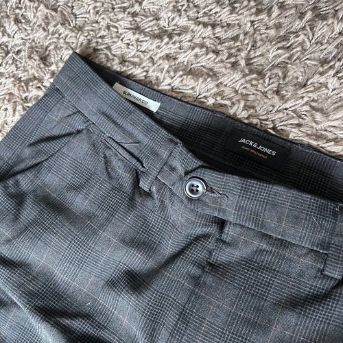 Jack & Jones grå byxor, storlek 33/34