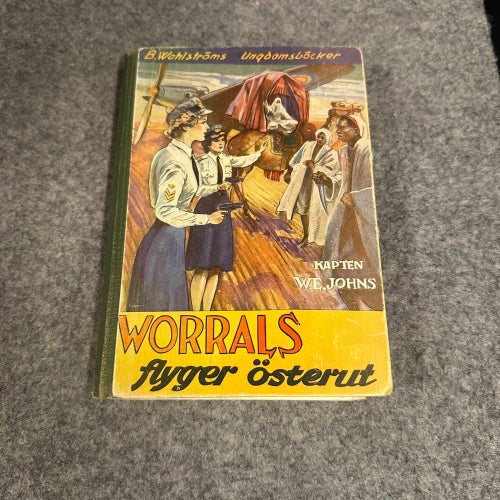 Kapten W.E. Johns - Worrals flyger österut