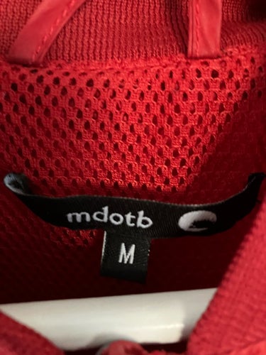 mdotb röd jacka, storlek M