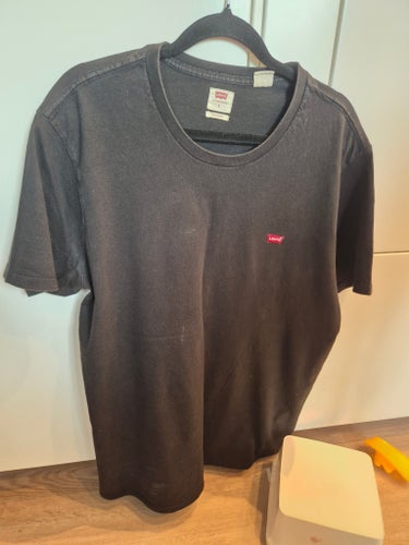 Levi's svart t-shirt, storlek L
