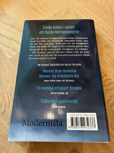 Dimma av Ragnar Jónasson, Modernista
