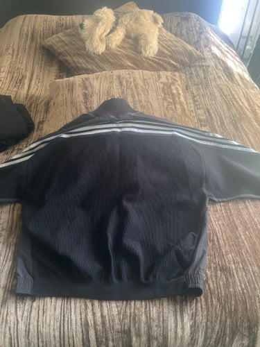 Adidas svart träningsjacka, storlek M