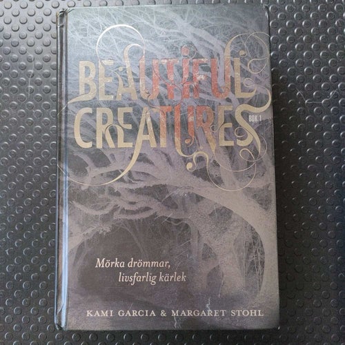 1:a boken Beautiful Creatures mörka drömmar, livsfarlig kärlek