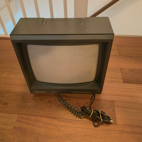 Schneider CTM 640 färgmomonitor. I gott fungerande skick.