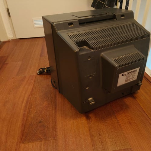 Schneider CTM 640 färgmomonitor. I gott fungerande skick.