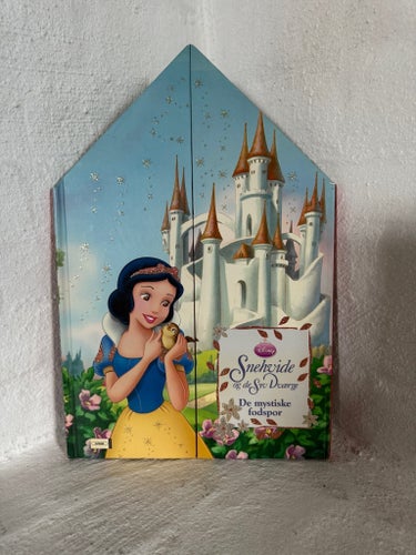 Snövit och de sju dvärgarna: De mystiska fotspåren - Disney Prinsessor