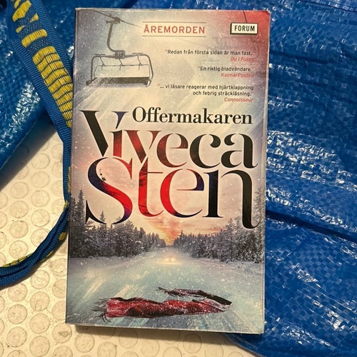 Offermakaren av Viveca Sten, Åremorden, Forum