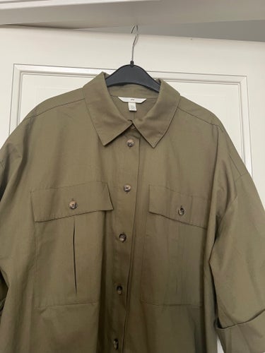 H&M. Skjorta. Jacka. Khaki. Ny. Oanvänd.