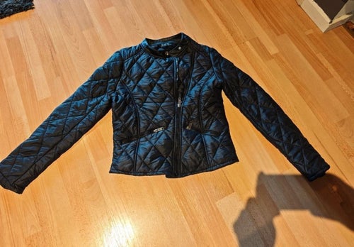 Svart jacka stl 34