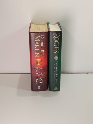 A Feast for Crows & Rogues av George R.R. Martin
