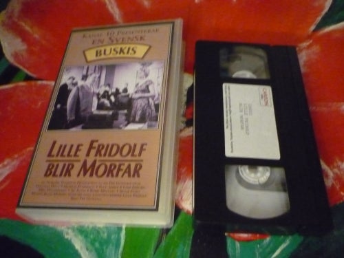 LILLE FRIDOLF BLIR MORFAR, VH
