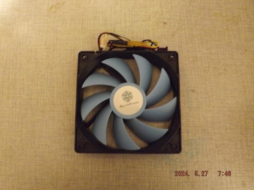 SilverStone 120 mm (12 cm) Tjocklek: 25 mm (2,5 cm) DC 12V (3-pin kontakt)
