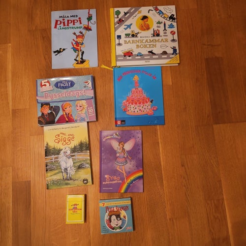 7 böcker + spelkortdecken inkl barnkammarboken den gula, uten fel, som nya!
