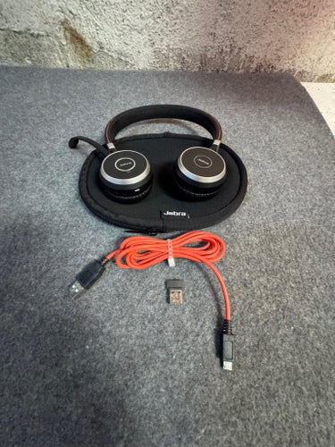 Jabra Evolve 65 trådlösa hörlurar med USB-adapter och fodral