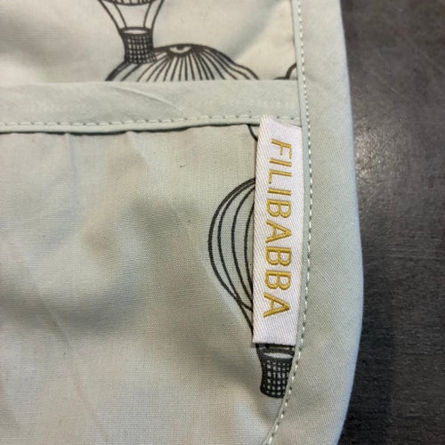 Filibabba! Haklapp med luftballonger i mycket fint skick! Med kardborreband!