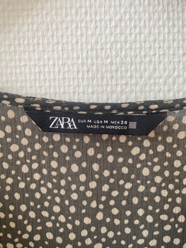 ZARA prickig klänning, storlek M