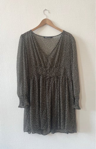 ZARA prickig klänning, storlek M