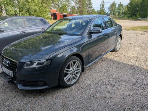 Audi A4 Sedan 3.0 TDI V6 DPF quattro