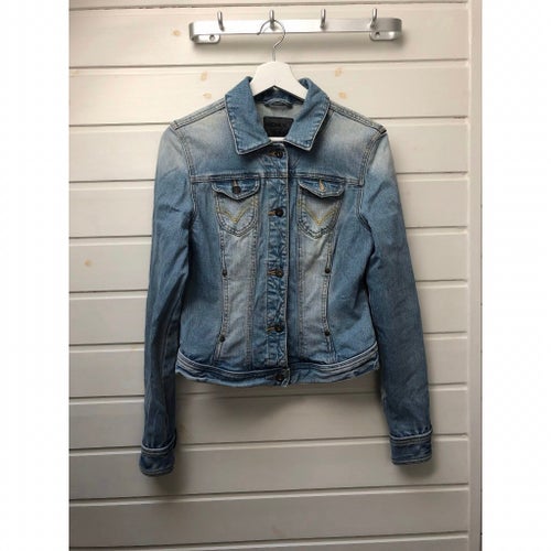 Jeansjacka av Only i storlek 36, nyskick!