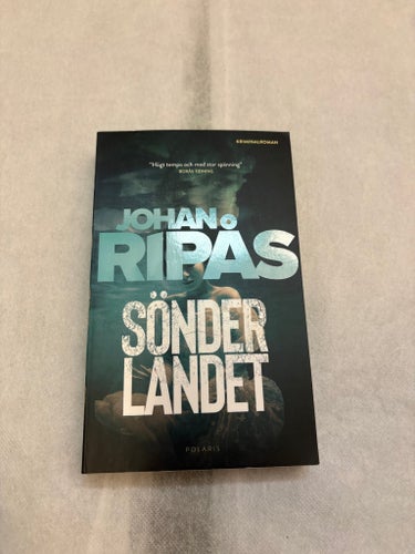 SÖNDER LANDET av Johan Ripås, 2022
