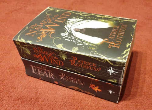 The Name of the Wind & The Wise Man's Fear - Patrick Rothfuss - 2 mästerverk!!!