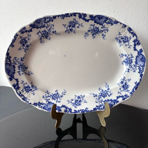 Engelskt serveringsfat Moselle F. Winkle Co Staffordshire antikt porslin 31,5cm