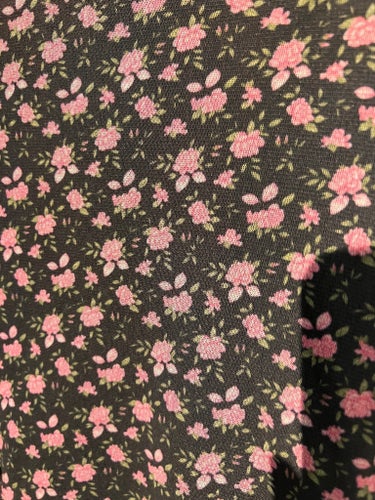 Svart, rosa kjol