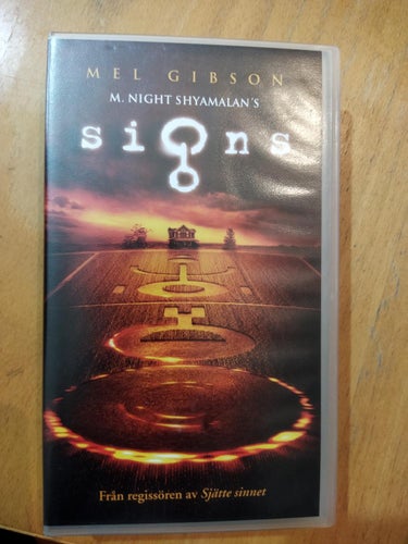M. Night Shyamalan's Signs Mel Gibson. VHS