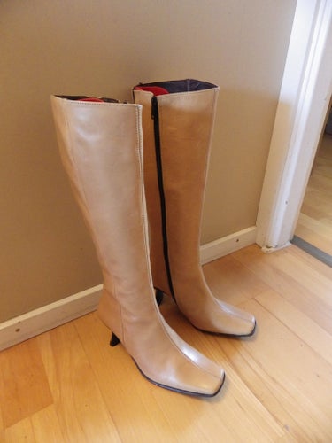 Shoe Biz Copenhagen /Gardenia, Beige stövlar i åkta skinn med hög klack Stl. 36