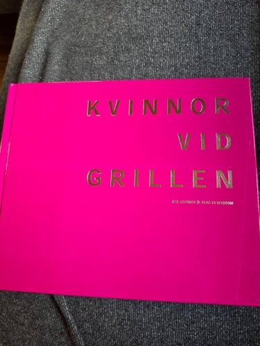 Kvinnor vid grillen av Åsa Scharin & Clas Petersson