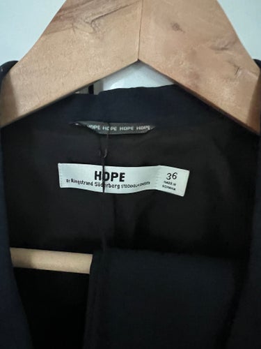 Hope Kostym - Judge Blazer och Krissy Trouser