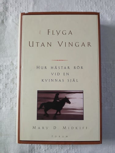 Flyga utan vingar; Hur hästar rör vid en kvinnas själ - Mary D. Midkiff