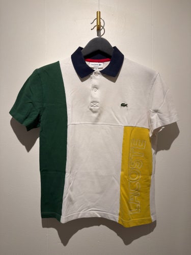 Lacoste vit, grön, gul pikétröja, storlek US S