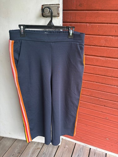 Härliga marinblå retro culottes 3/4 byxor med färgglada revärer Ichi L