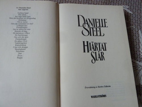 HJÄRTAT SLÅR, D. STEEL, 1992, BÖCKER