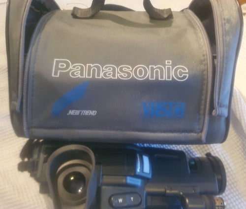 Videokamera Panasonic NV-MC20E VHS-C med originalväska, laddare och batteri.