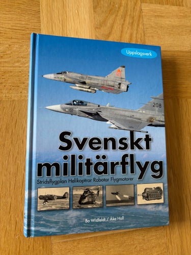 Svenskt militärflyg av Bo Widfeldt / Åke Hall