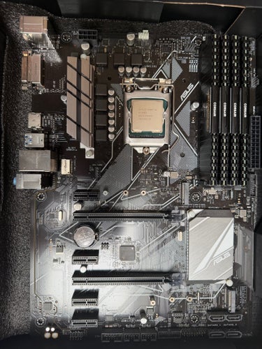 ASUS PRIME Z370-P moderkort med Intel Core i9-9900K processor och Corsair