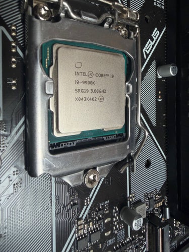 ASUS PRIME Z370-P moderkort med Intel Core i9-9900K processor och Corsair