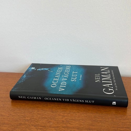 Oceanen vid vägens slut - Neil Gaiman (2014)