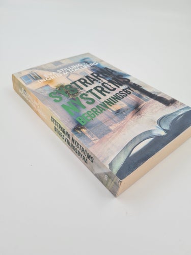 Systrarna Nyströms Begravningsbyrå av Eva Stilling & Ingrid M Hallberg, 2019