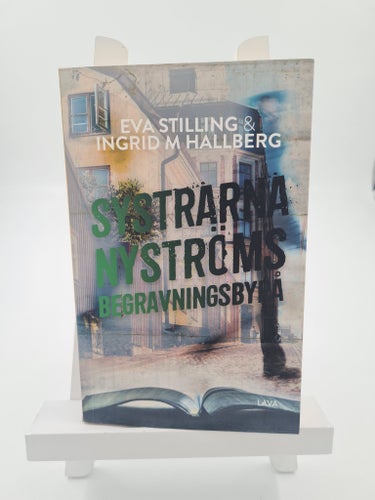 Systrarna Nyströms Begravningsbyrå av Eva Stilling & Ingrid M Hallberg, 2019