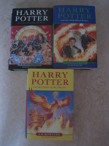 Harry Potter ,J.K. Rowling, FIRST EDITION, NYA, 2 st,en bok med feltryck + 1