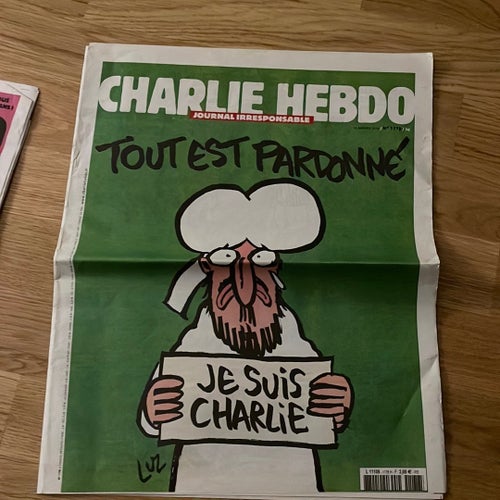3 st Charlie Hebdo tidningar ( 2015, 2017 ) Ej igenombläddrade.