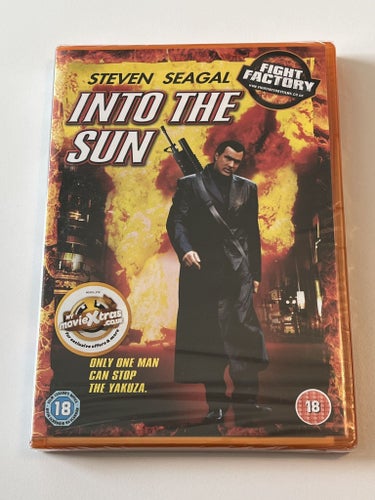 Into the sun (Steven Seagal & Matthew Davis, 2004). Inplastad DVD