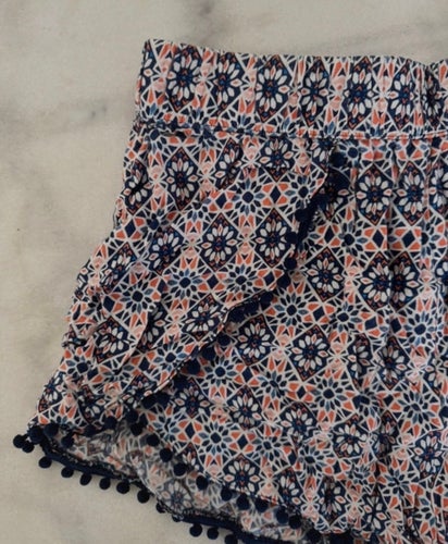 H&M Divided flerfärgade shorts - storlek 34