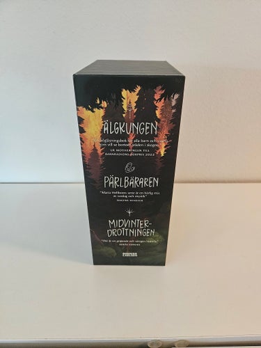 Älgkungen-trilogin av Maria Hellbom, 2022