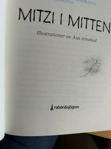 Mitzi i mitten av Mårten Sanden, bok, SM, Very fine plus