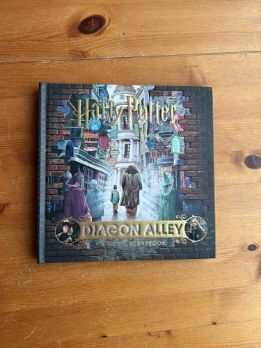 Harry Potter: Diagon Alley Movie Scrapbook, Engelska. (2018)