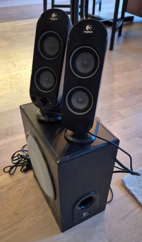 Logitech högtalare med subwoofer